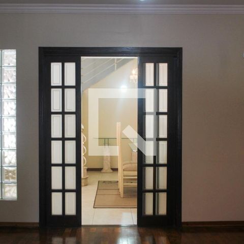 Casa para alugar com 250m², 4 quartos e 4 vagasSala