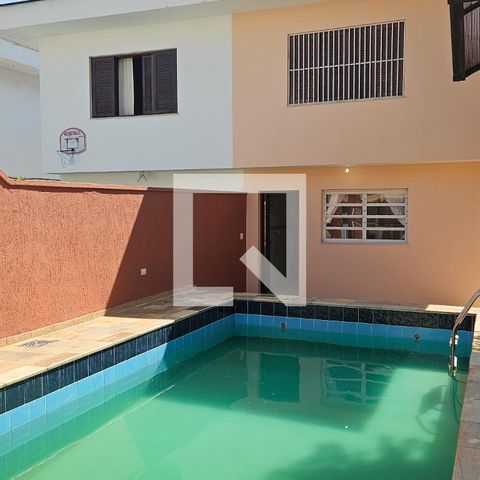 Casa para alugar com 250m², 4 quartos e 4 vagasPiscina