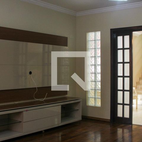 Casa para alugar com 250m², 4 quartos e 4 vagasSala