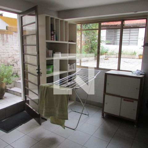 Casa à venda com 200m², 4 quartos e 1 vagaÁrea de Serviço
