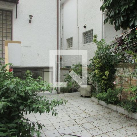 Casa à venda com 200m², 4 quartos e 1 vagaQuintal