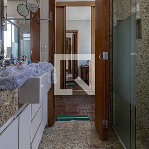 Casa à venda com 300m², 4 quartos e 8 vagasbanheiro da suíte1 e 2