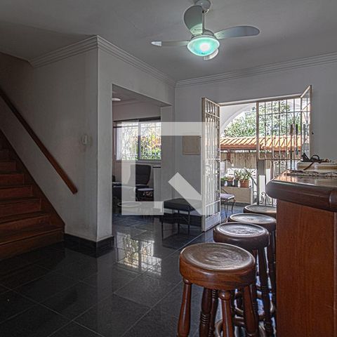Casa à venda com 300m², 4 quartos e 8 vagassala 1