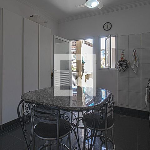 Casa à venda com 300m², 4 quartos e 8 vagascozinha