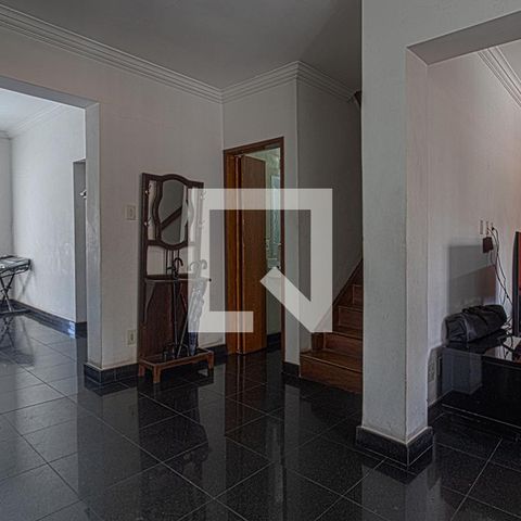 Casa à venda com 300m², 4 quartos e 8 vagassala 1