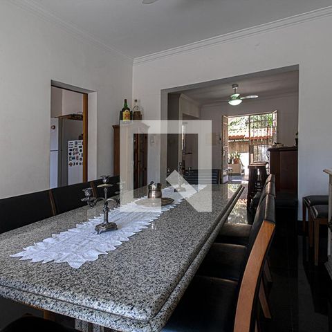 Casa à venda com 300m², 4 quartos e 8 vagassala de jantar