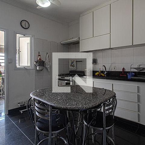 Casa à venda com 300m², 4 quartos e 8 vagascozinha