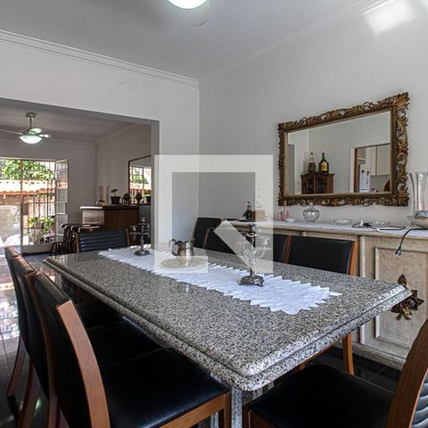 Casa à venda com 300m², 4 quartos e 8 vagassala de jantar