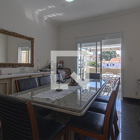 Casa à venda com 300m², 4 quartos e 8 vagassala de jantar