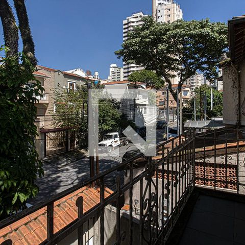Casa à venda com 300m², 4 quartos e 8 vagassacada do quarto1