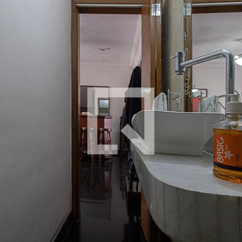 Casa à venda com 300m², 4 quartos e 8 vagaslavabo