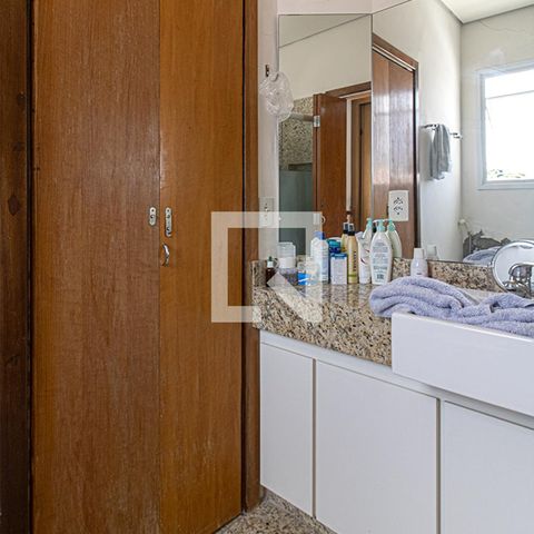 Casa à venda com 300m², 4 quartos e 8 vagasbanheiro da suíte1 e 2