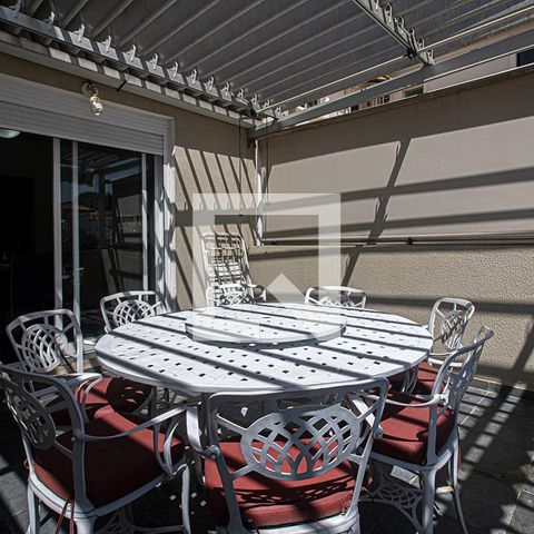 Casa à venda com 300m², 4 quartos e 8 vagasvaranda