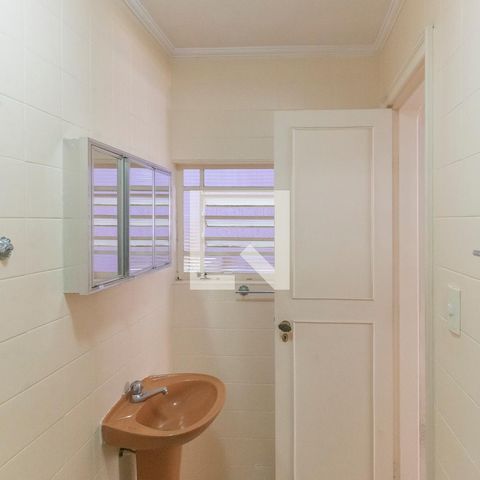 Casa à venda com 317m², 4 quartos e 4 vagasBanheiro de Serviço
