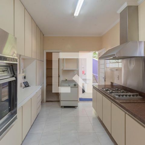 Casa à venda com 317m², 4 quartos e 4 vagasCozinha