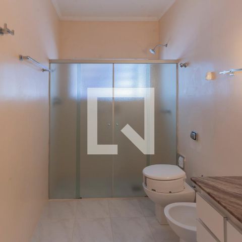 Casa à venda com 317m², 4 quartos e 4 vagasBanheiro da Suíte 1