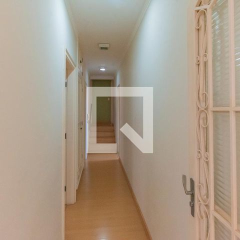 Casa à venda com 317m², 4 quartos e 4 vagasCorredor