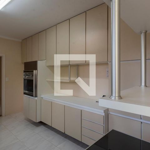 Casa à venda com 317m², 4 quartos e 4 vagasCozinha
