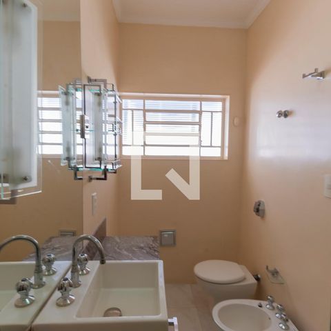 Casa à venda com 317m², 4 quartos e 4 vagasBanheiro da Suíte 2