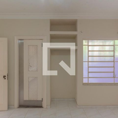 Casa à venda com 317m², 4 quartos e 4 vagasCopa