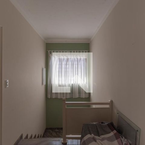 Casa à venda com 317m², 4 quartos e 4 vagasEscada da Sala