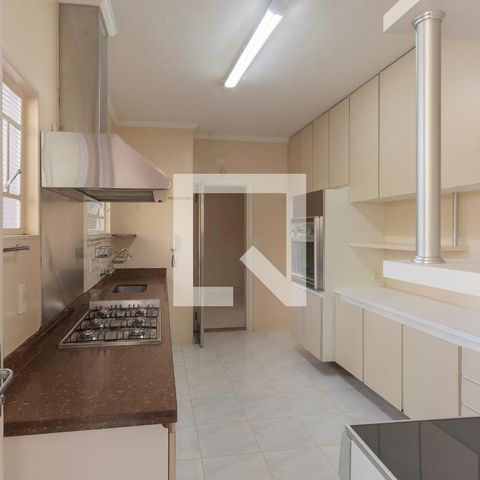 Casa à venda com 317m², 4 quartos e 4 vagasCozinha