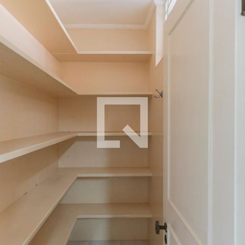 Casa à venda com 317m², 4 quartos e 4 vagasDespensa