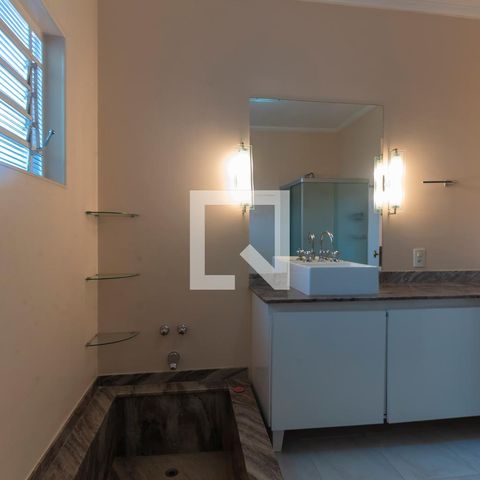 Casa à venda com 317m², 4 quartos e 4 vagasBanheiro
