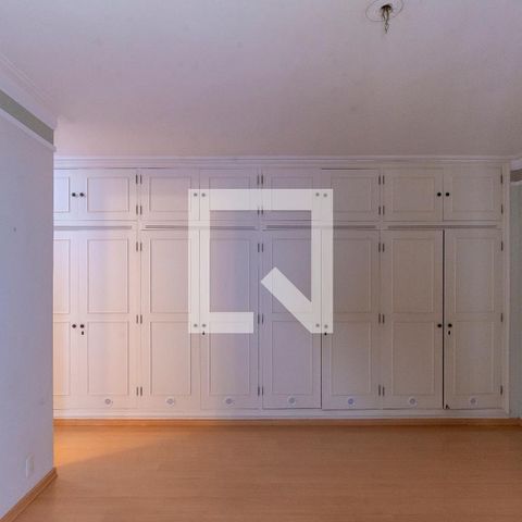 Casa à venda com 317m², 4 quartos e 4 vagasSuíte 1