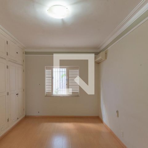 Casa à venda com 317m², 4 quartos e 4 vagasQuarto 2