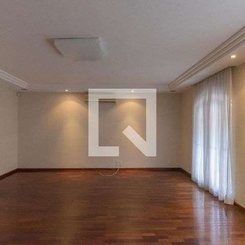 Casa à venda com 317m², 4 quartos e 4 vagasSala