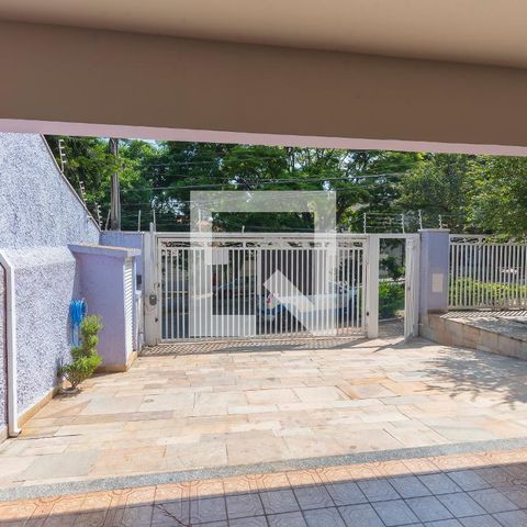 Casa à venda com 317m², 4 quartos e 4 vagasGaragem