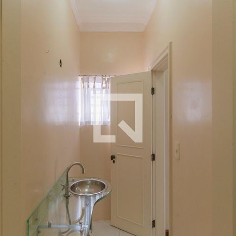 Casa à venda com 317m², 4 quartos e 4 vagasLavabo