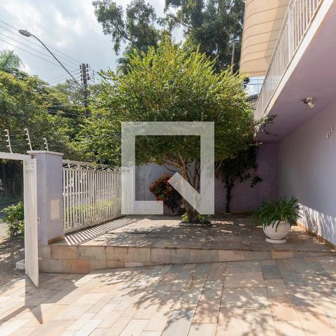 Casa à venda com 317m², 4 quartos e 4 vagasGaragem