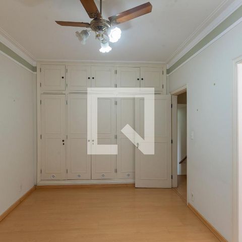 Casa à venda com 317m², 4 quartos e 4 vagasSuíte 2