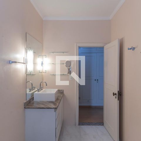 Casa à venda com 317m², 4 quartos e 4 vagasBanheiro da Suíte 1