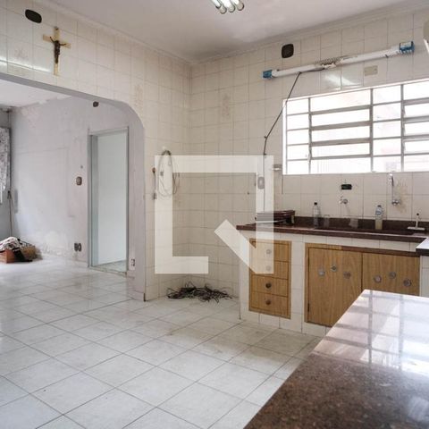 Casa à venda com 500m², 3 quartos e 3 vagas Casa à venda com 500m², 3 quartos e 3 vagasCoragem
