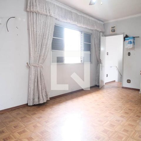 Casa à venda com 500m², 3 quartos e 3 vagas Casa à venda com 500m², 3 quartos e 3 vagasQuarto 3