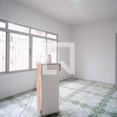 Casa à venda com 500m², 3 quartos e 3 vagas Casa à venda com 500m², 3 quartos e 3 vagasSala