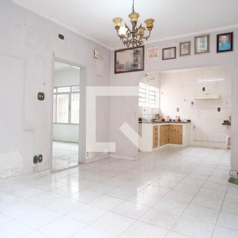 Casa à venda com 500m², 3 quartos e 3 vagas Casa à venda com 500m², 3 quartos e 3 vagasSala