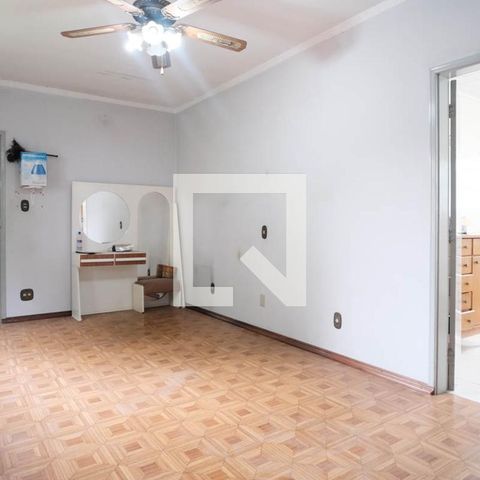 Casa à venda com 500m², 3 quartos e 3 vagas Casa à venda com 500m², 3 quartos e 3 vagasQuarto 3
