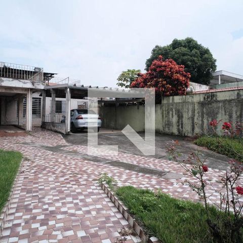 Casa à venda com 500m², 3 quartos e 3 vagas Casa à venda com 500m², 3 quartos e 3 vagasÁrea comum