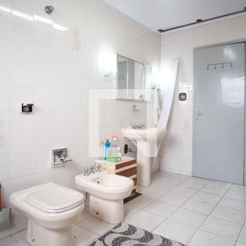 Casa à venda com 500m², 3 quartos e 3 vagas Casa à venda com 500m², 3 quartos e 3 vagasBanheiro Social