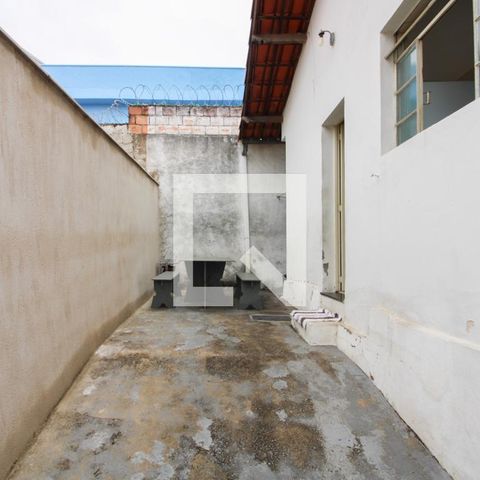Casa à venda com 180m², 3 quartos e 5 vagas Casa à venda com 180m², 3 quartos e 5 vagasÁrea externa - Casa 1