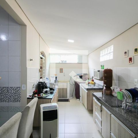 Casa à venda com 180m², 3 quartos e 5 vagas Casa à venda com 180m², 3 quartos e 5 vagasCasa 2 - Cozinha