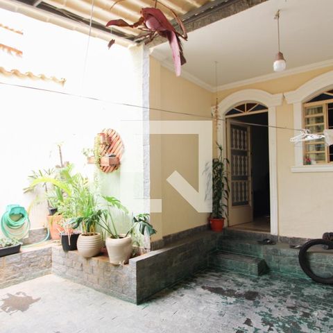 Casa à venda com 180m², 3 quartos e 5 vagas Casa à venda com 180m², 3 quartos e 5 vagasCasa 2 - Garagem