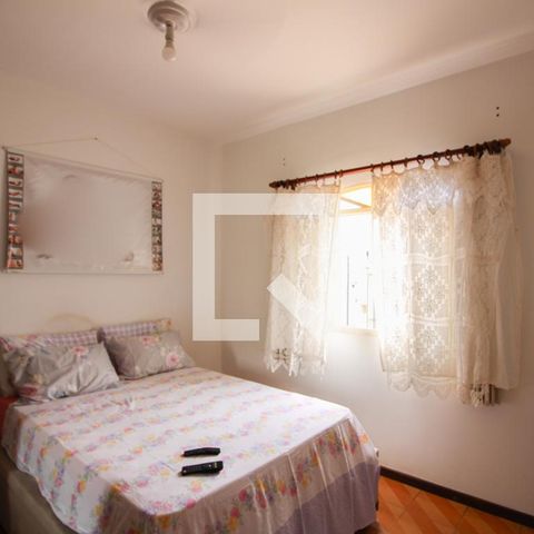 Casa à venda com 180m², 3 quartos e 5 vagas Casa à venda com 180m², 3 quartos e 5 vagasCasa 2 - Quarto 1