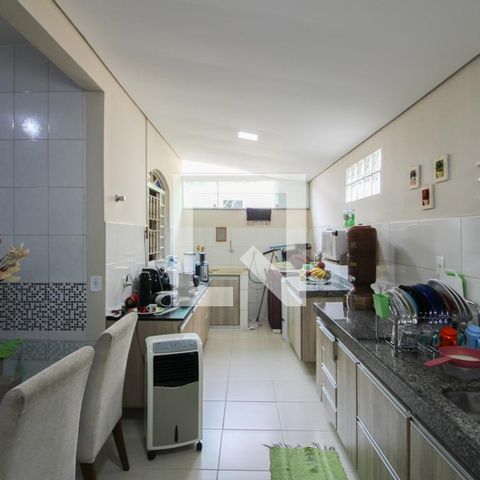 Casa à venda com 180m², 3 quartos e 5 vagas Casa à venda com 180m², 3 quartos e 5 vagasCasa 2 - Cozinha