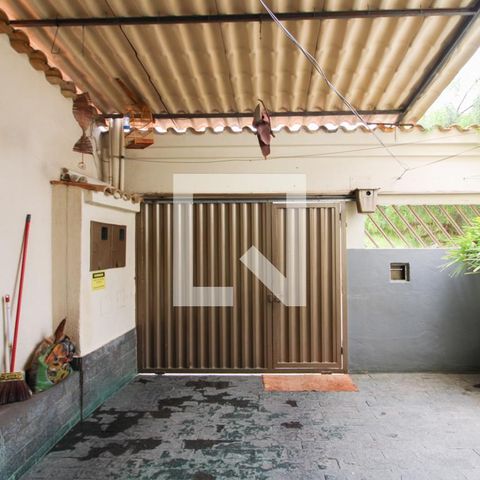 Casa à venda com 180m², 3 quartos e 5 vagas Casa à venda com 180m², 3 quartos e 5 vagasCasa 2 - Garagem