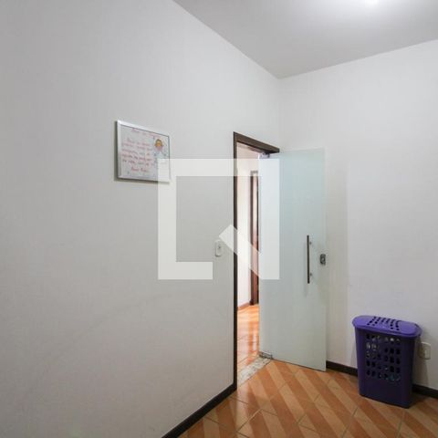 Casa à venda com 180m², 3 quartos e 5 vagas Casa à venda com 180m², 3 quartos e 5 vagasCasa 2 - Quarto 2